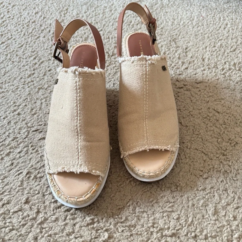 TOMMY HILFIGER size 7 1/2 M